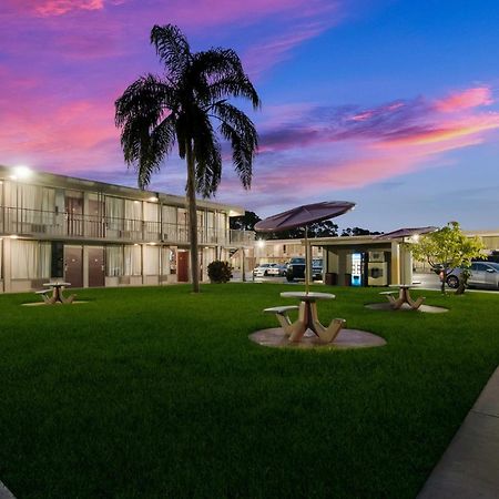 Hometowne Studios By Red Roof Vero Beach - I-95 Extérieur photo
