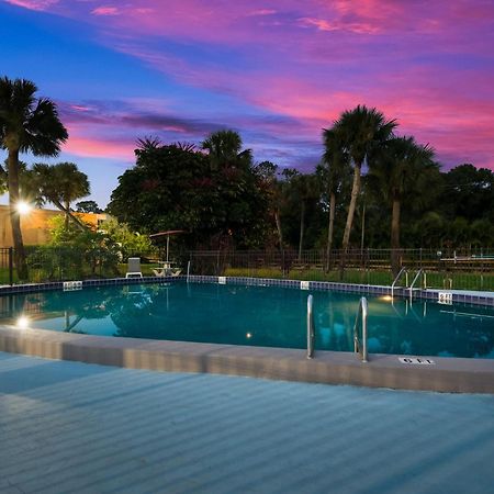 Hometowne Studios By Red Roof Vero Beach - I-95 Extérieur photo