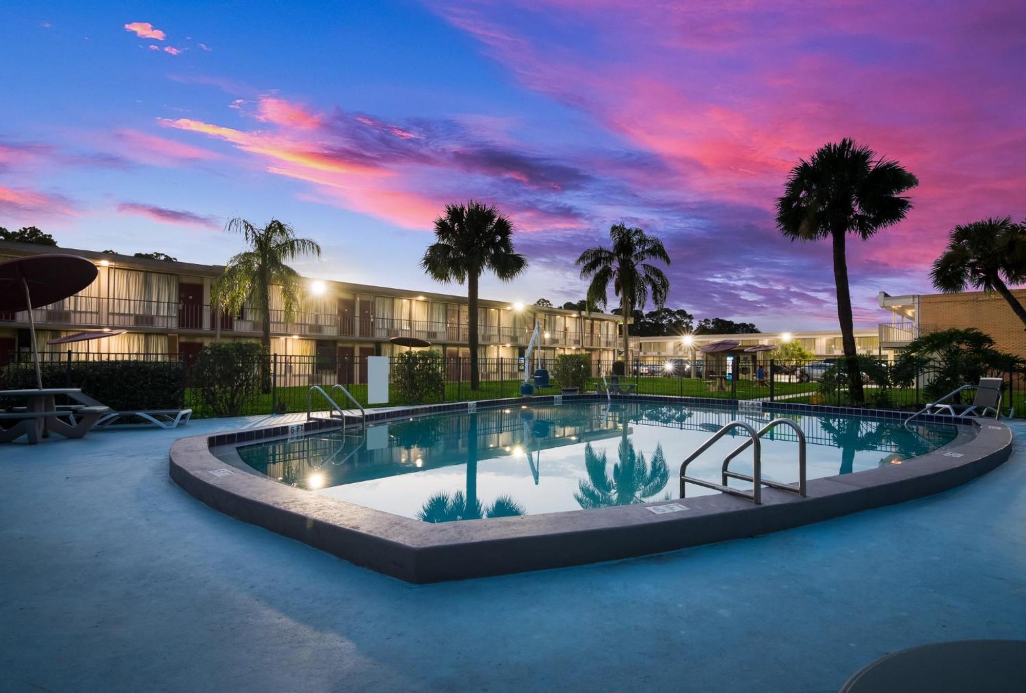 Hometowne Studios By Red Roof Vero Beach - I-95 Extérieur photo