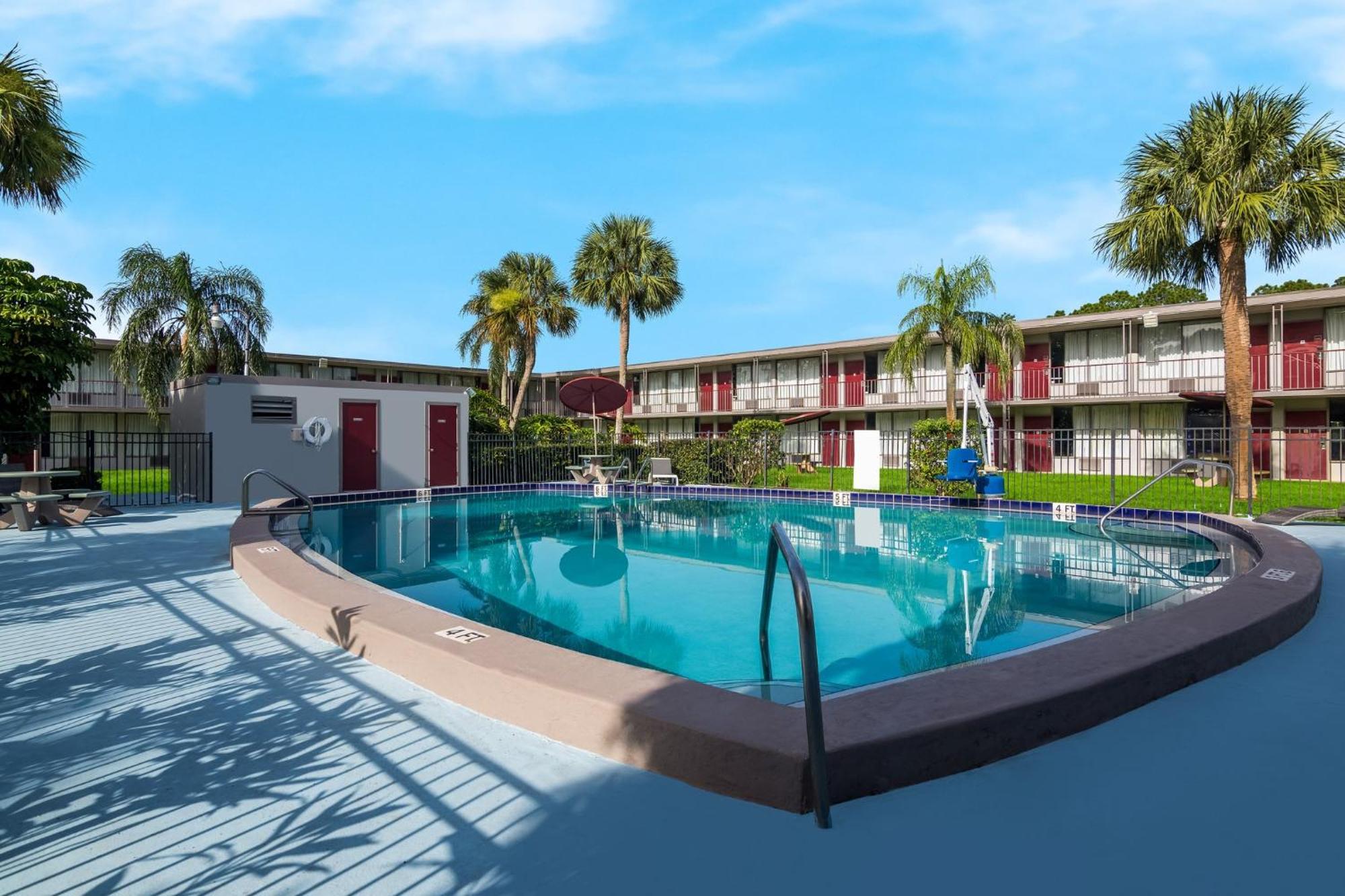 Hometowne Studios By Red Roof Vero Beach - I-95 Extérieur photo